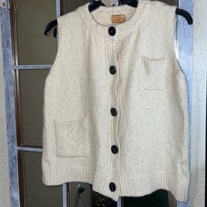 📍SOLD📍POL Sweater Vest